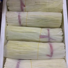 各种韭黄精品小把，短条，长条。根据客户要求来做。