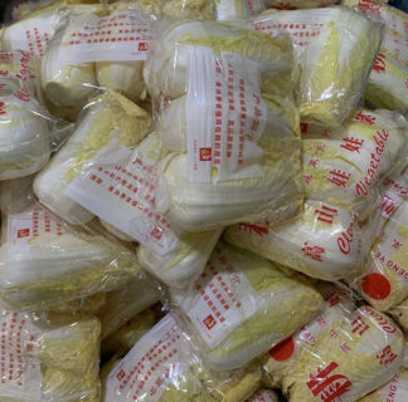 本地区有大小娃娃菜，常年供应货源不短，有需要的老板联系