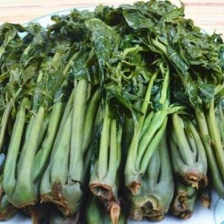 河北省秦皇岛市红油香椿芽二茬大量上市，2块钱一斤，